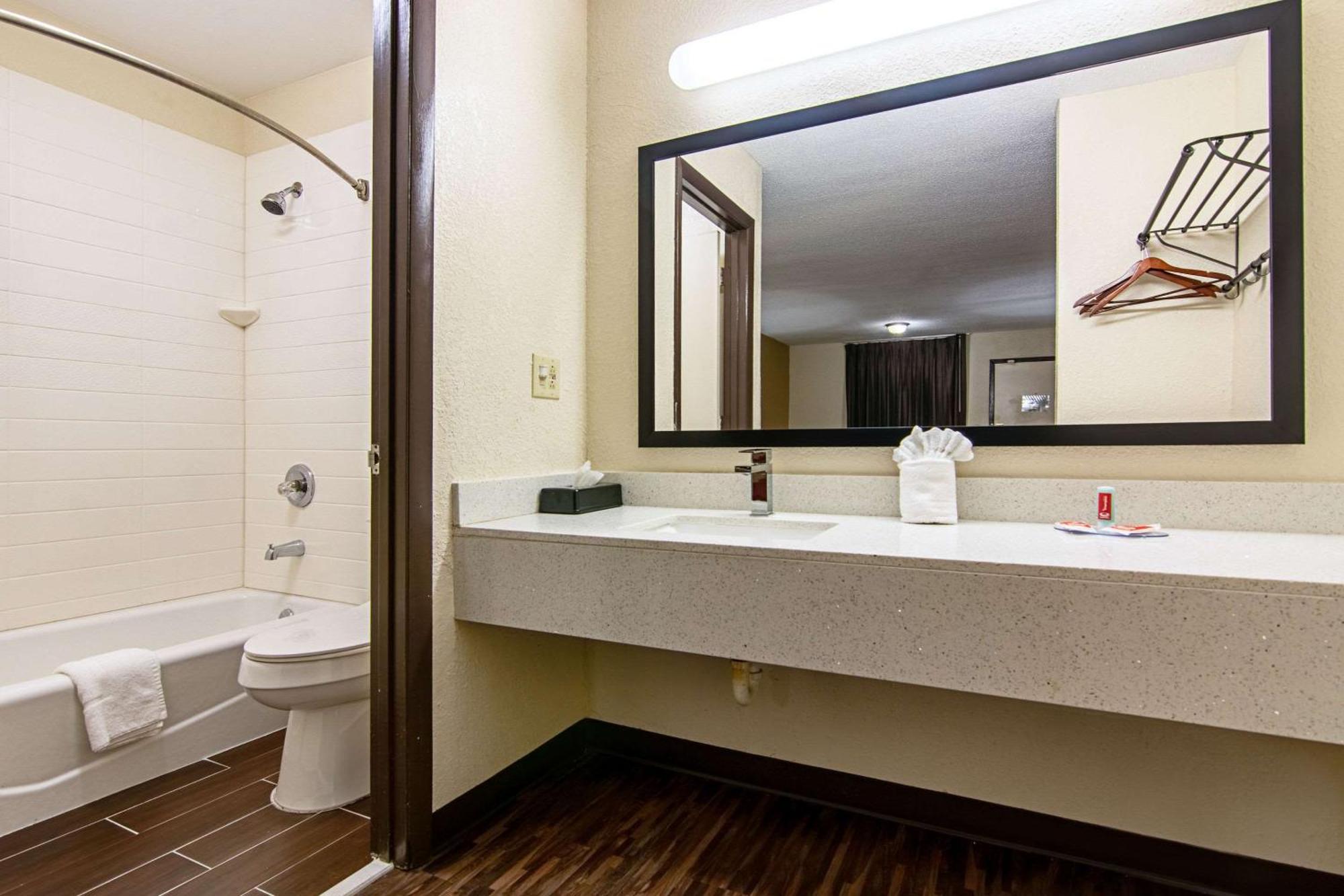 Econo Lodge Inn & Suites Matthews - Charlotte מראה חיצוני תמונה
