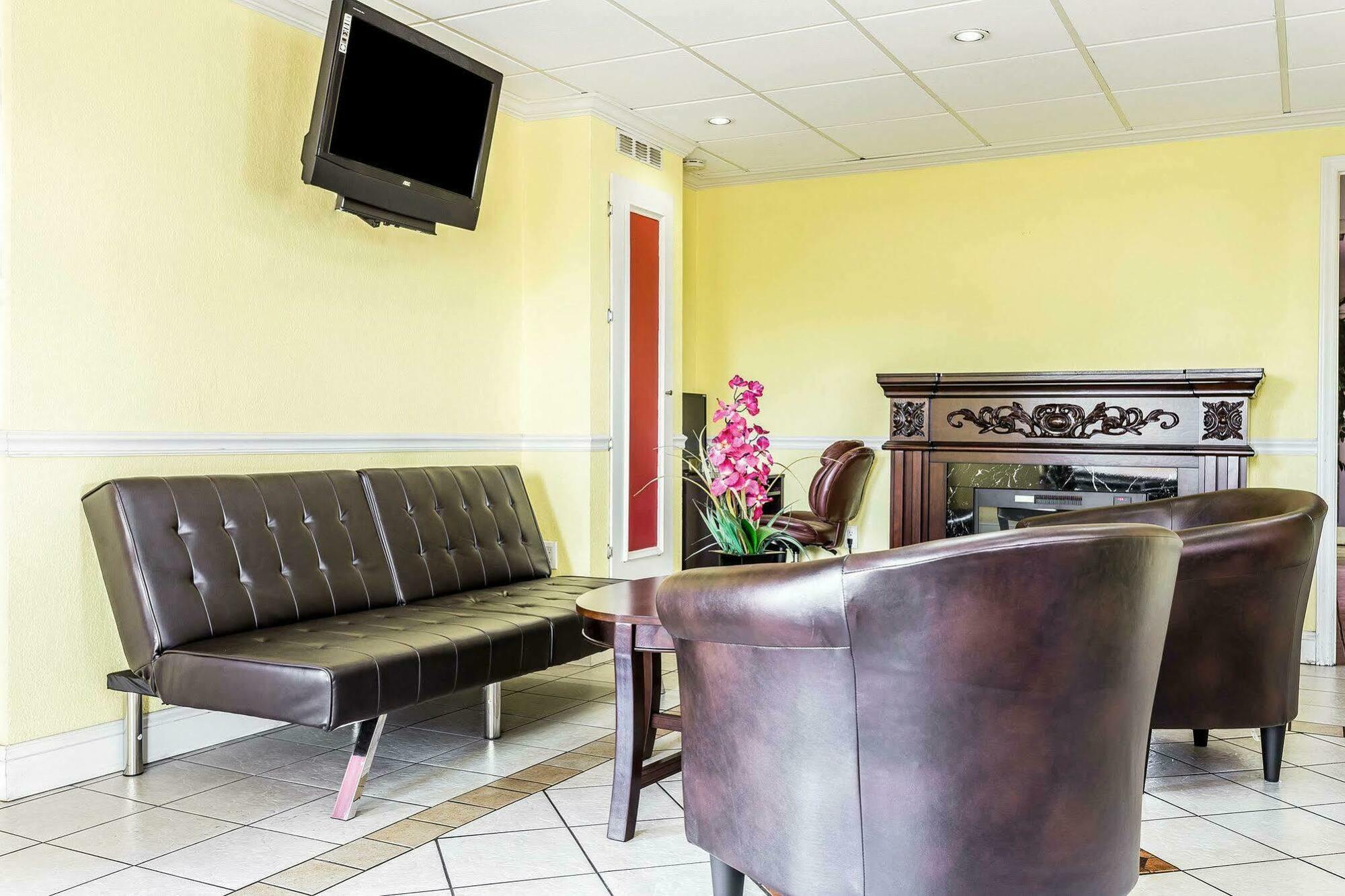 Econo Lodge Inn & Suites Matthews - Charlotte מראה חיצוני תמונה