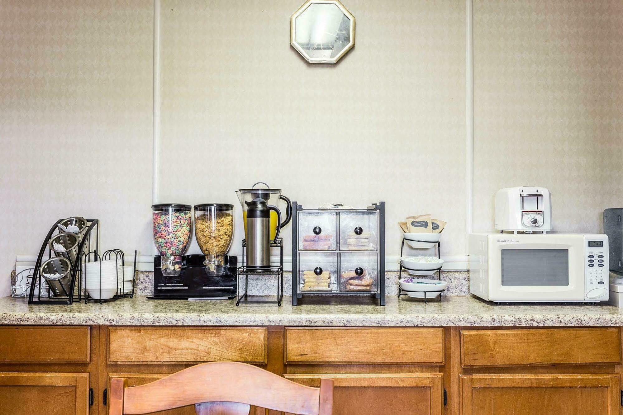Econo Lodge Inn & Suites Matthews - Charlotte מראה חיצוני תמונה